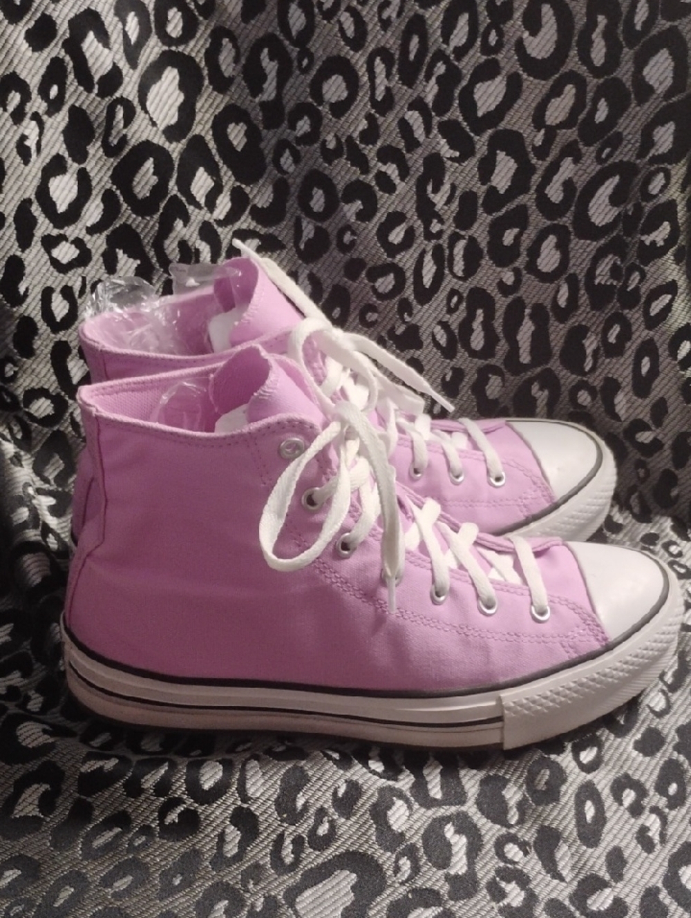 Women’s Light Pink High-Top Converse Sneakers with White Laces NWOB - Picture 2 of 6